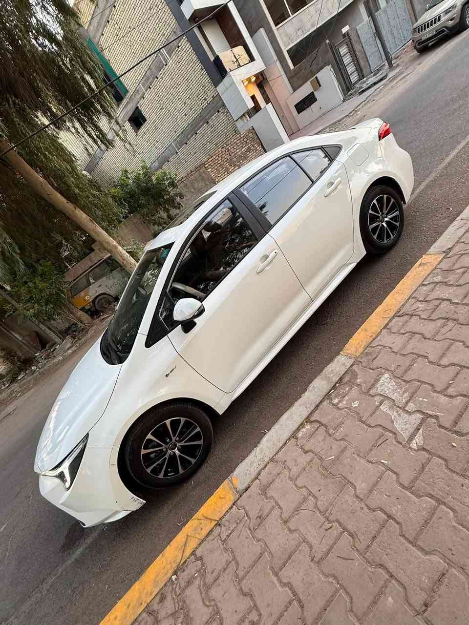 كورلا موديل 25 رقم بغداد هايبرد شكل الامريكي 
المواصفات 

♦️مكينه 1800 هايبرد شحن ذاتي 

♦️سلايت 

♦️رادار + تحديد مسار طريق + قيادة ذاتيه 

♦️قرائة علامات الطريق المرورية

♦️بصمة تشغيل + دخول ذكي  يدة الباب

♦️هاندر بريك بصمة + اوتو هولد 

♦️بطاين بوب حياكه  مطرز 

♦️كيجات ديجتل 

♦️شاشه مسجل +تبريد بيانو + كامره خلفيه دوارة + كار بلي 

♦️تبريد قطعتين 

♦️لايت زينون عالي ناصي 

♦️حساس اطار + حساس مطر + حساس لايت داينمك  

♦️ايڤي مود + مود درايڤ+ مانع انزلاق 

♦️تحكم  الستيرن كامل مع كروس سرعه

♦️ايرباك عدد 10

♦️ويل كب  حجم  16

عنواني بغداد البياع شارع 20 

***********

السعر157
