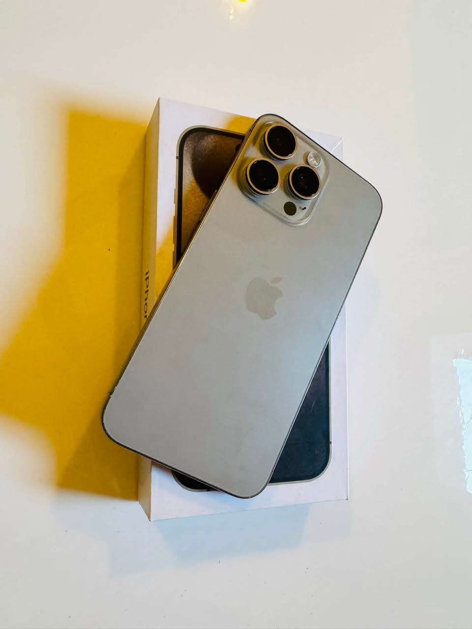 ايفون 15 برو ماكس 🩶
ذاكرة 256 / بطارية 92%🔋 
ماستر شرق اوسط ويا كارتونتة مطابقة ☑️
كُلشي ممبدل بي / الجهاز كُلة شغال فيس ايدي شغال ✨
سعرة 975 🔒💸 / مكاني بغداد بلديات 
هـ / *********** موجود واتساب كذلك
