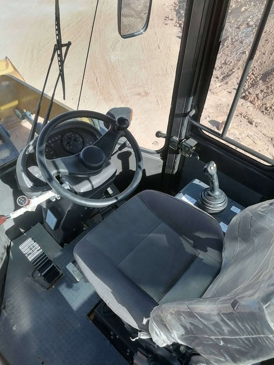 للبيع موديل 2023
درب البحار باب اول فحص موقت
بعدني مامرقم
مكينه جديده
تاير نص عمر
شركة درب البحار لتجارة المعدات الثقيلة  
السعر 270
***********
