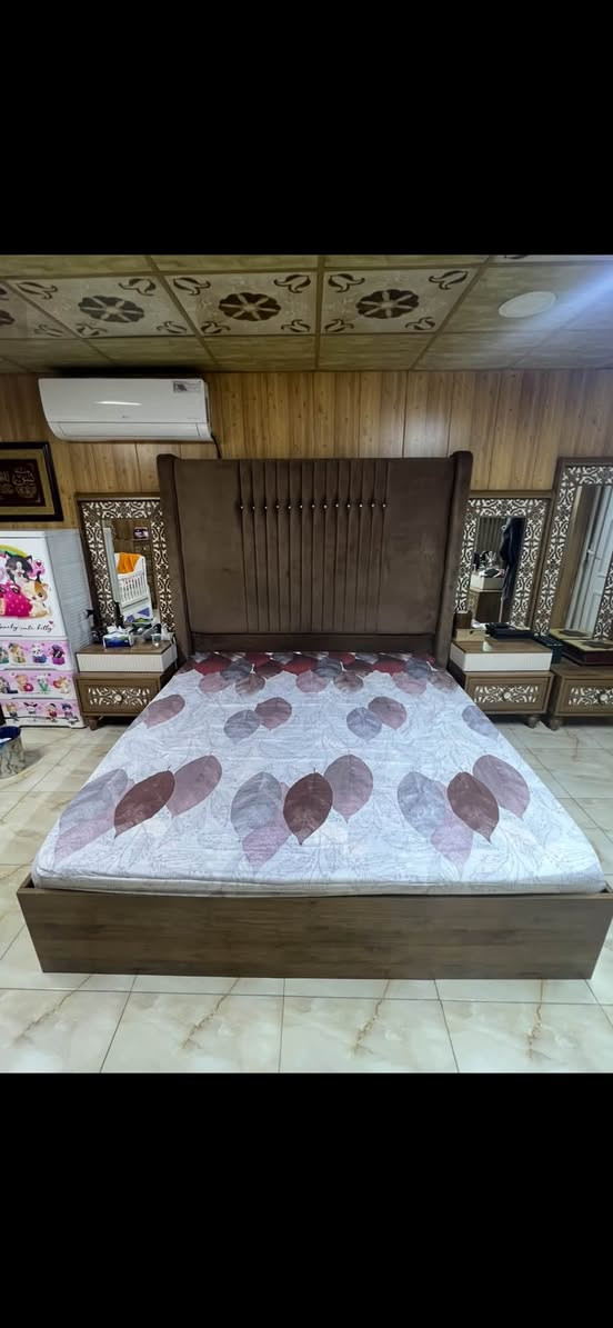 السلام عليكم 
غرفة نوم اثاث تركي للبيع
٧ قطع 
خشب اصلي درجة اولى 
ما متعوبة
بغداد - البياع - حي الرسالة
السعر : ٨٠٠.٠٠٠ و بيهه مجال زين
للشراي الاتصال على :***********
ابو ملاك
