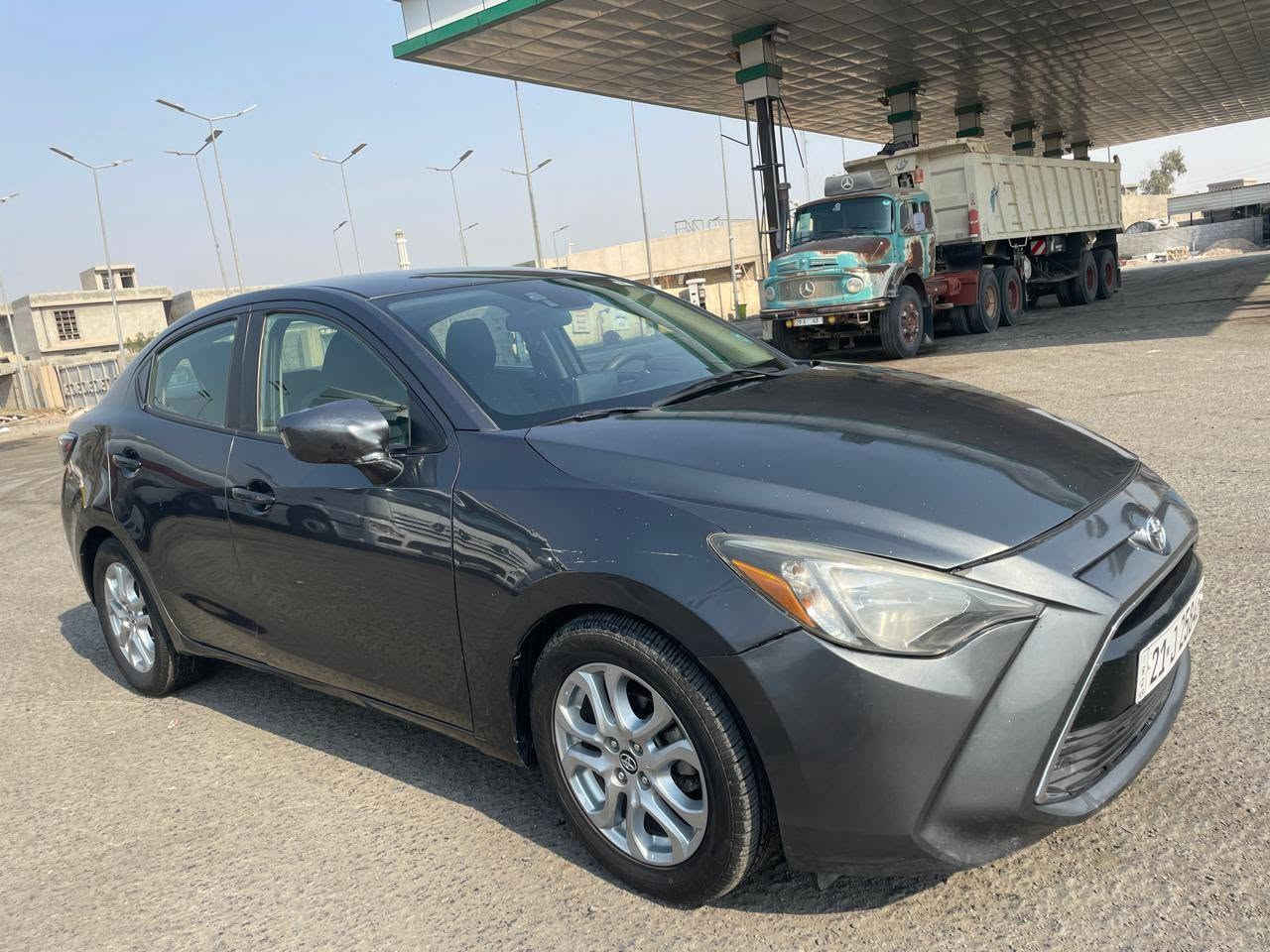 تويوتا Yaris iA موديل 2018 وارد أمريكي 🇺🇸

* محرك 1500 سي سي (1.5L) 4 سلندر

* قير أوتوماتيك 6 سرعات

* دفع أمامي (FWD)

* شاشة وسطية 7 إنج

* كاميرا خلفية

* بلوتوث + USB + AUX

* تحكم بالدركسون

* مثبت سرعة

* تشغيل Sport Mode

* جنوط ألمنيوم قياس 16 إنج

* زجاج ومرايا كهربائية

* تكييف ممتاز

* تشغيل بالبصمة (حسب الفئة)

* نظام مانع الانزلاق (Traction Control)

* نظام الثبات الإلكتروني (ESC)

* ABS + EBD + BA

* وسائد هوائية متعددة

* نظام التحذير قبل الاصطدام بسرعات منخفضة (حسب الفئة الأمريكية)

* استهلاك وقود اقتصادي جداً

* محرك واعتمادية عالية، السيارة مبنية على منصة مازدا 2 مع محرك 1.5 بقوة حوالي 106 حصان وقير أوتوماتيك 6 سرعات.

* داخل مخمل اسود

* مكينه وكير كفاله
الضرر صور مرفقه  
بونيد تصليح +باب السايق . 
فحص وهزه جديد وسنويه ولوحات سليمانيه جديد. 
عداد المسافات 125 كم. 
السعر93$ وبيها مجال 
مكان السيارة بغداد 
ابي غريب شارع الزيتون للاستفسار
📞📞   ***********   تواصل بغداد, العراق
