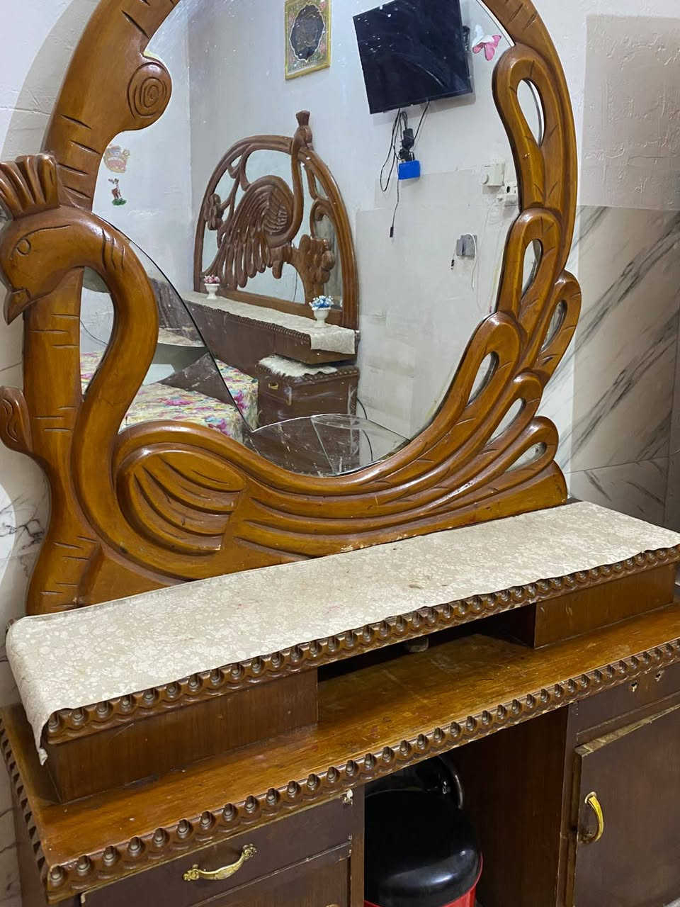 جربايه مع ميز مرايه سعر الجربايه 100 وسعر الميز25 للاستفسار ***********
