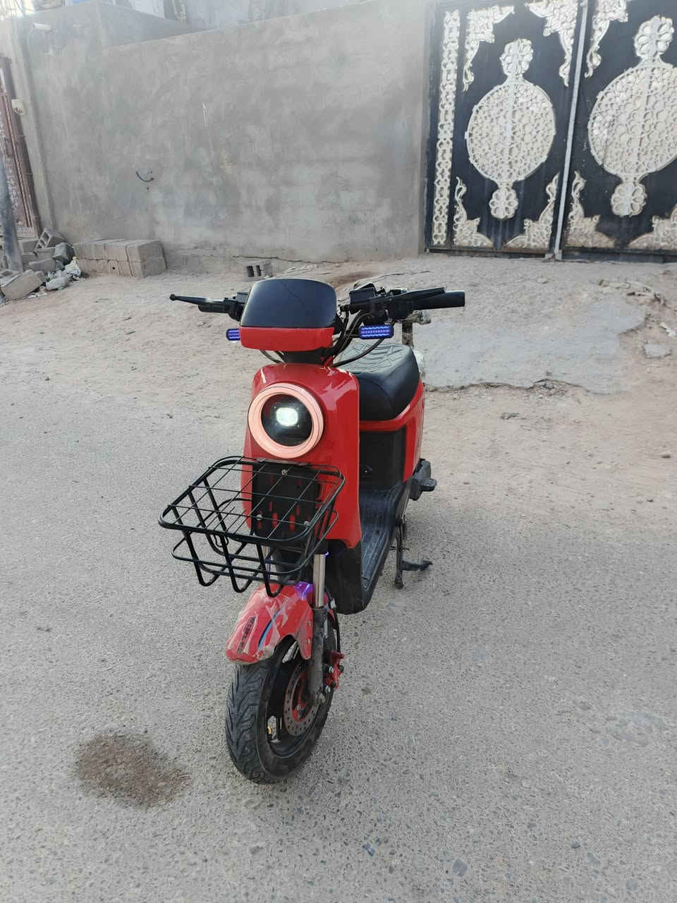 السلام عليكم 
دراجه شحن للبيع 
 R9 الموديل الحديث 
السعر 550 
عنوان قضاء الدير النشوه 
***********
