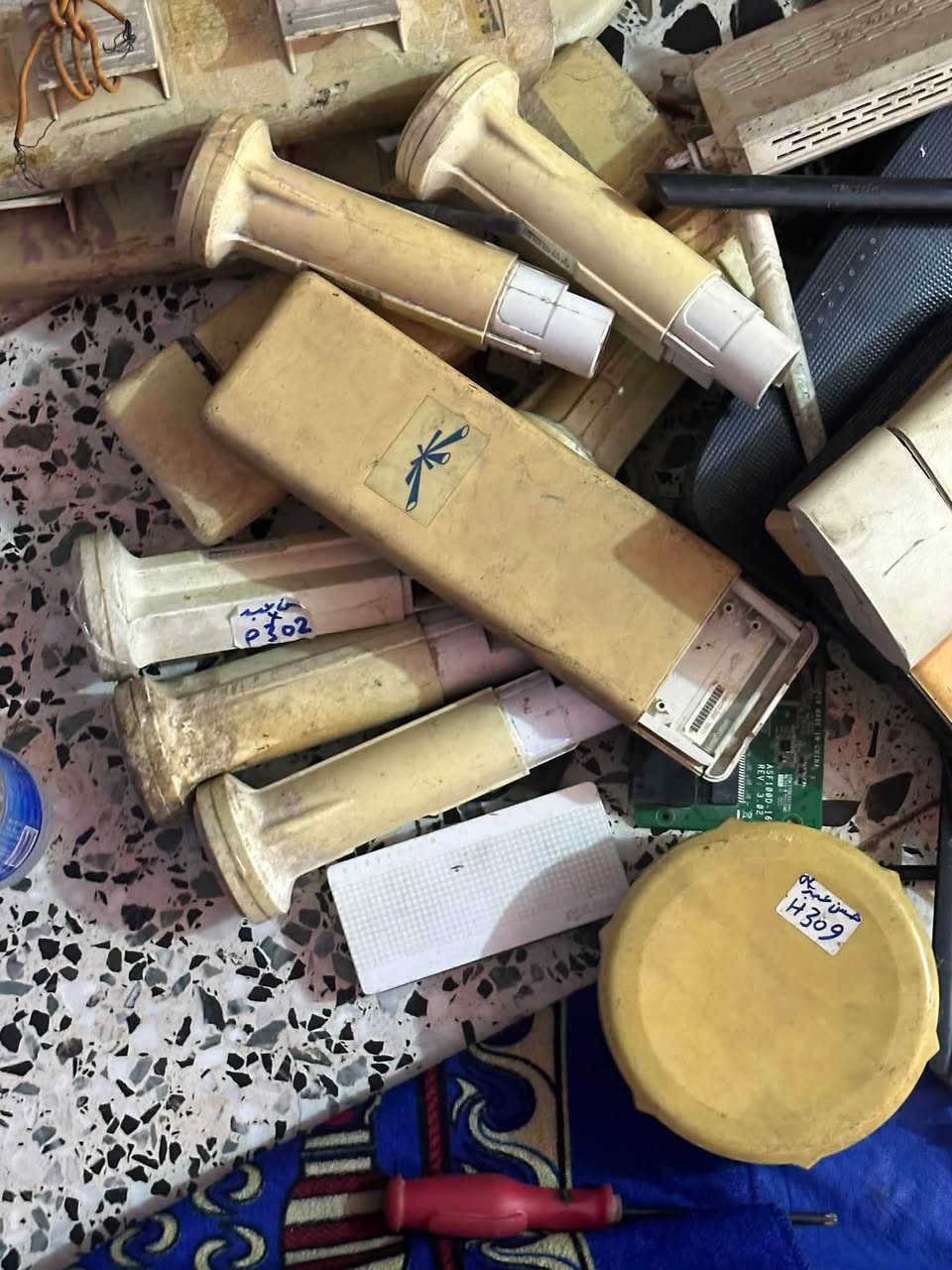 غراض نانوات بور بيم لايت بيم مجموعة وراوترات الي عاطل لان والي عاطل بور ابيع شلع مكاني بغداد لا يوكد توصيل 
***********

