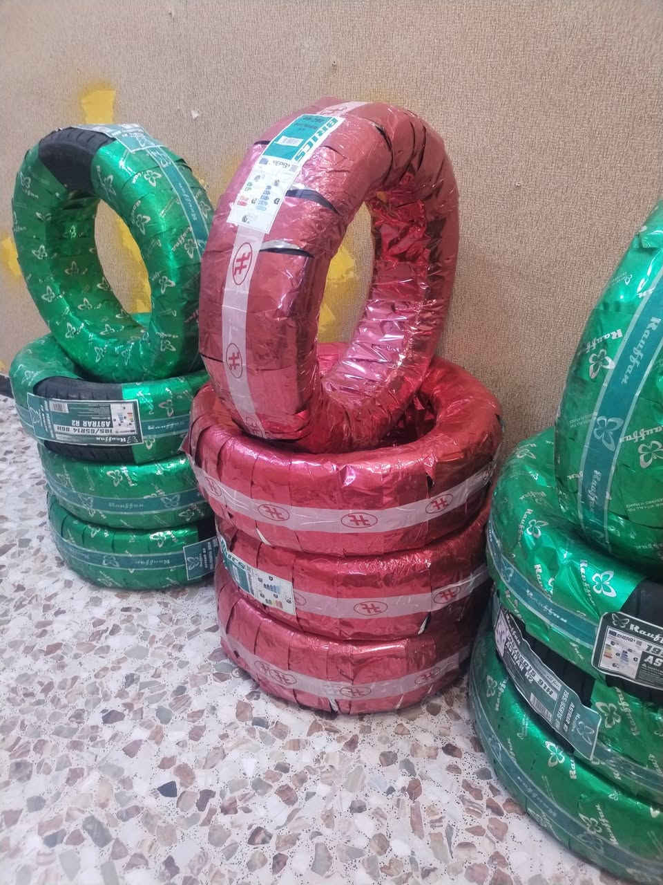 سلام عليكم يتوفر جميع انواع تايرات جديد بل قصاط مريح بدون كفيل بدون ماستر للتواصل *********** بل خدمه عنواني ثعالبه مقابيل حسنيه زهراء
