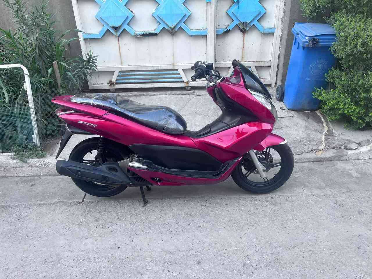 سلام عليكم PCX جيل اول ياباني
مكينة 150كفالة عامة
 حساس ازدحام ستان كهربائي كهربائيات شغالة 
 مكاني بغداد حي الجهاد السعر قفل بدون عملة ١٢٠٠
رقم *********** بي واتساب
