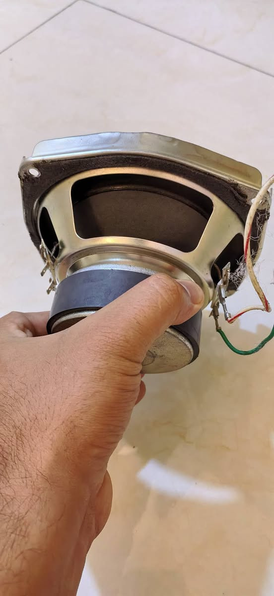 السلام عليكم امبلي فاير جديد ممستخدم وسبوفى ماركة Bose الامريكي السعر 40
 ***********
