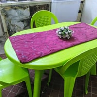 ميز طعام • ٤ كراسي