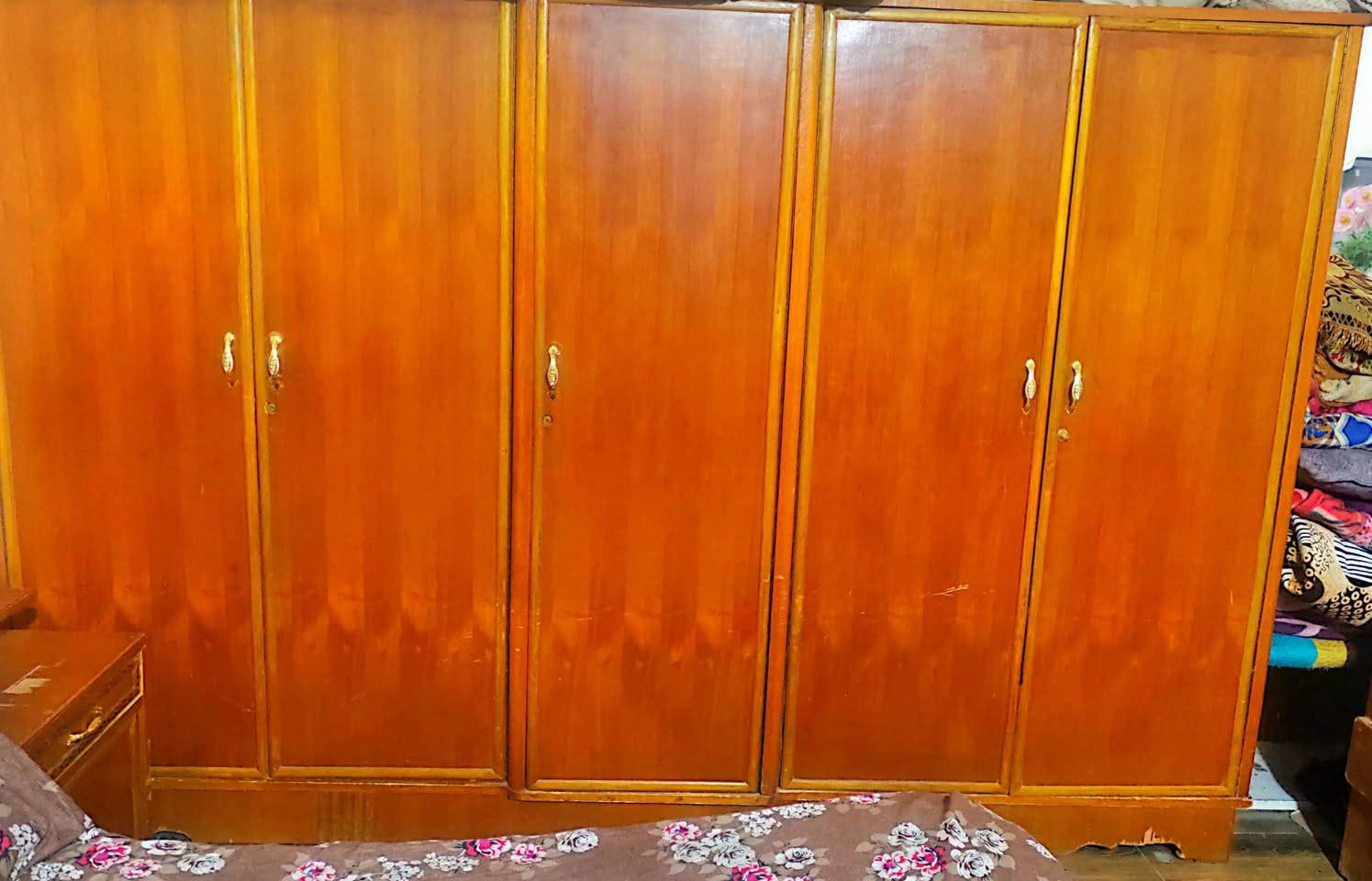 غرفة اخشاب تزكام صاج ثقيل سعره ٤٠٠ ألف مكاني اطويريج الشراي يتصل ***********
