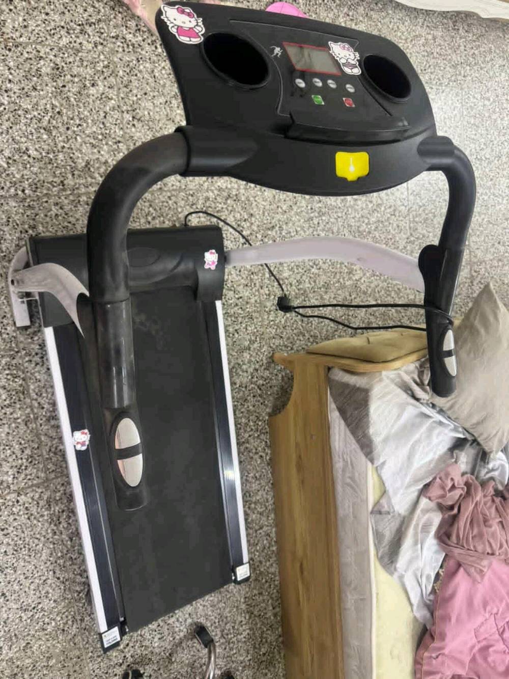 جهاز جري شغال وبحالة جيدة مستعمل قليل 
عدد السرعات 10
يتحمل وزن 100  
ورايدتة ب125 وبي مجال شوية
سبب البيع الانتقال لغير منزل
المكان بغداد الدورة/اليوسفية