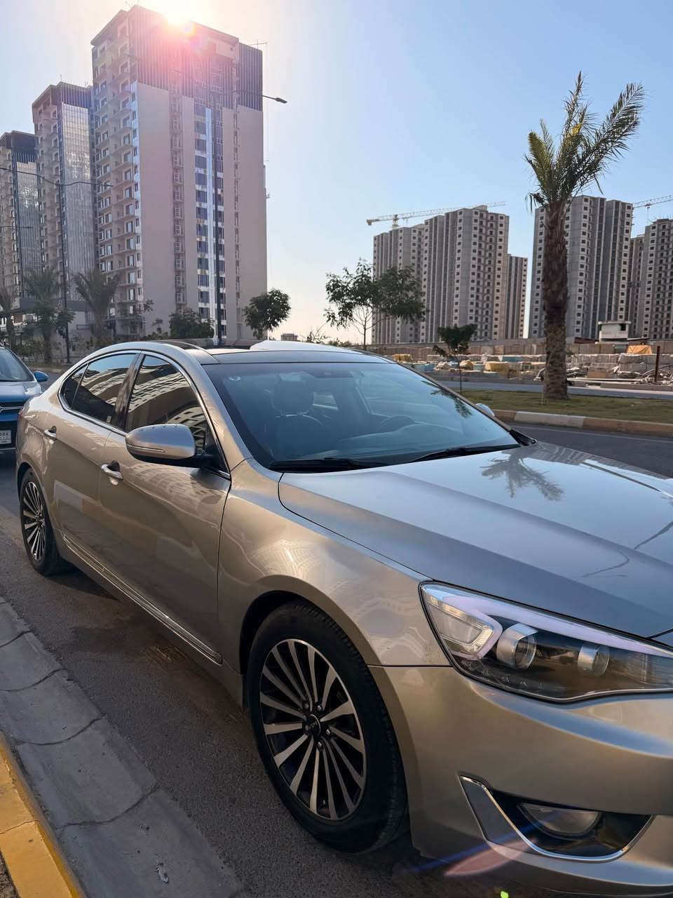 🔥 للبيع او المراوس حسب القناعه كيا كادنزا 2014  وارد أمريكي 🇺🇸

🚘 KIA CADENZA 2014 – 3.3 GDI V6
وارد أمريكي | جاملغ وبنيد | مواصفات كاملة

✨ الأوبشنات:
* محرك 3.3 GDI V6
* قير أوتوماتيك 6 سرعات
* تشغيل بصمة / دخول ذكي
* تشغيل عن بُعد
* فتحة سقف بانوراما
* جلد
* تسخين وتبريد كراسي
* كراسي كهرباء
* ذاكرة كرسي السائق
* دركسون كهربائي/مالتي
* تحكم صوتي
* شاشة أصلية
* كاميرا خلفية
* حساسات أمامية وخلفية
* رادار
* مثبت سرعة
* تحذير النقطة العمياء
* تحذير الخروج عن المسار
* ستائر خلفية
* تكييف أوتوماتيك
* تحكم تكييف خلفي
* نظام صوت Infinity
* إضاءة LED
* مرايات كهرباء وطي
* ABS + Airbags
* Traction Control
🔥 السيارة جاهزة ومابيها اي نقص 
📍 الموقع: بغداد حي الجهاد 
💰 السعر: [128ورقة]
📞 للاتصال: [***********
*********** بغداد, العراق
