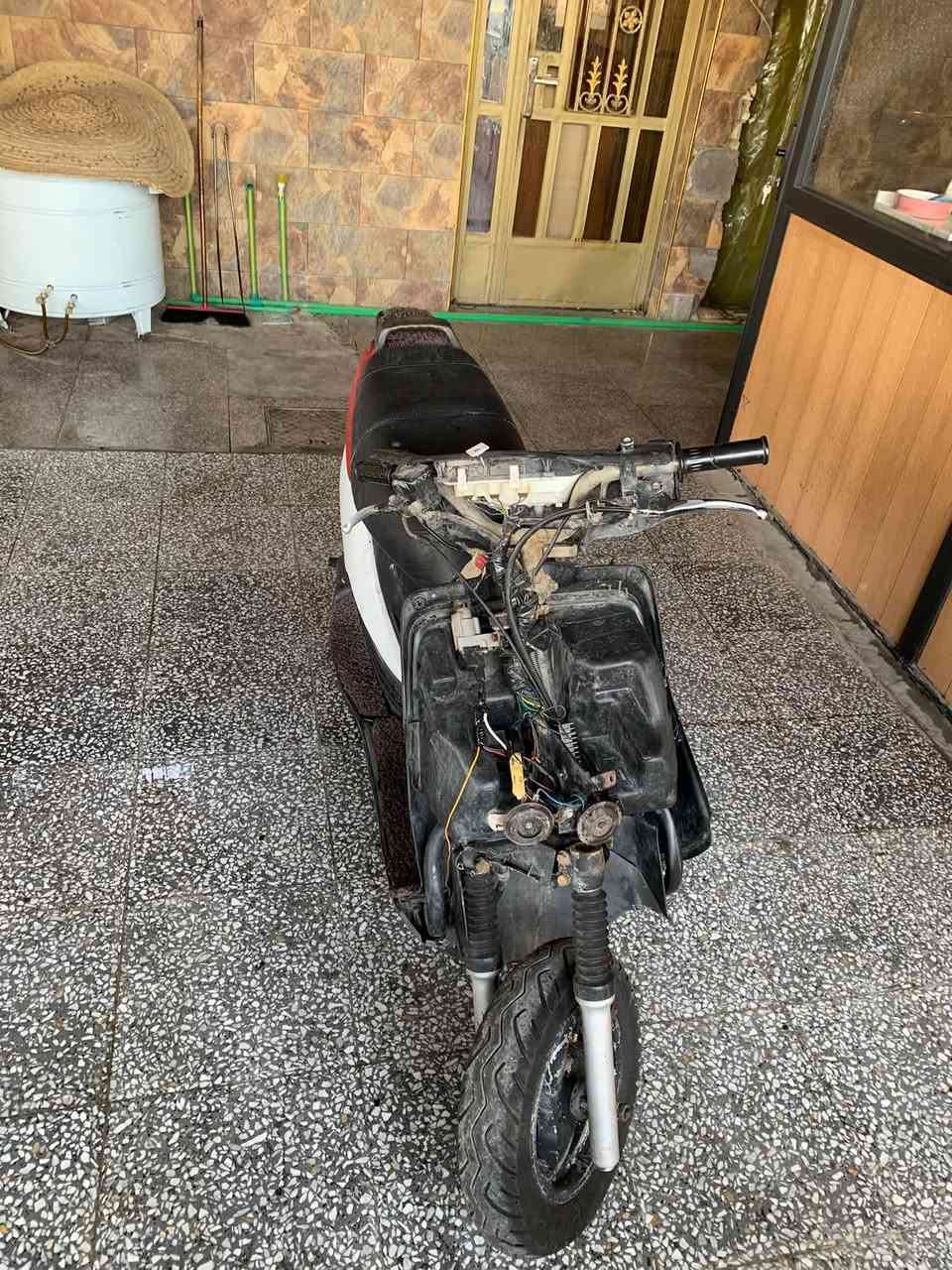 دراجه فراشه الماني للبيع محرك فول نظيف بس الغلاف تعبان و محرك مكينه شرط السعر 300و بيه مجال بصيط العنوان بغداد ***********
