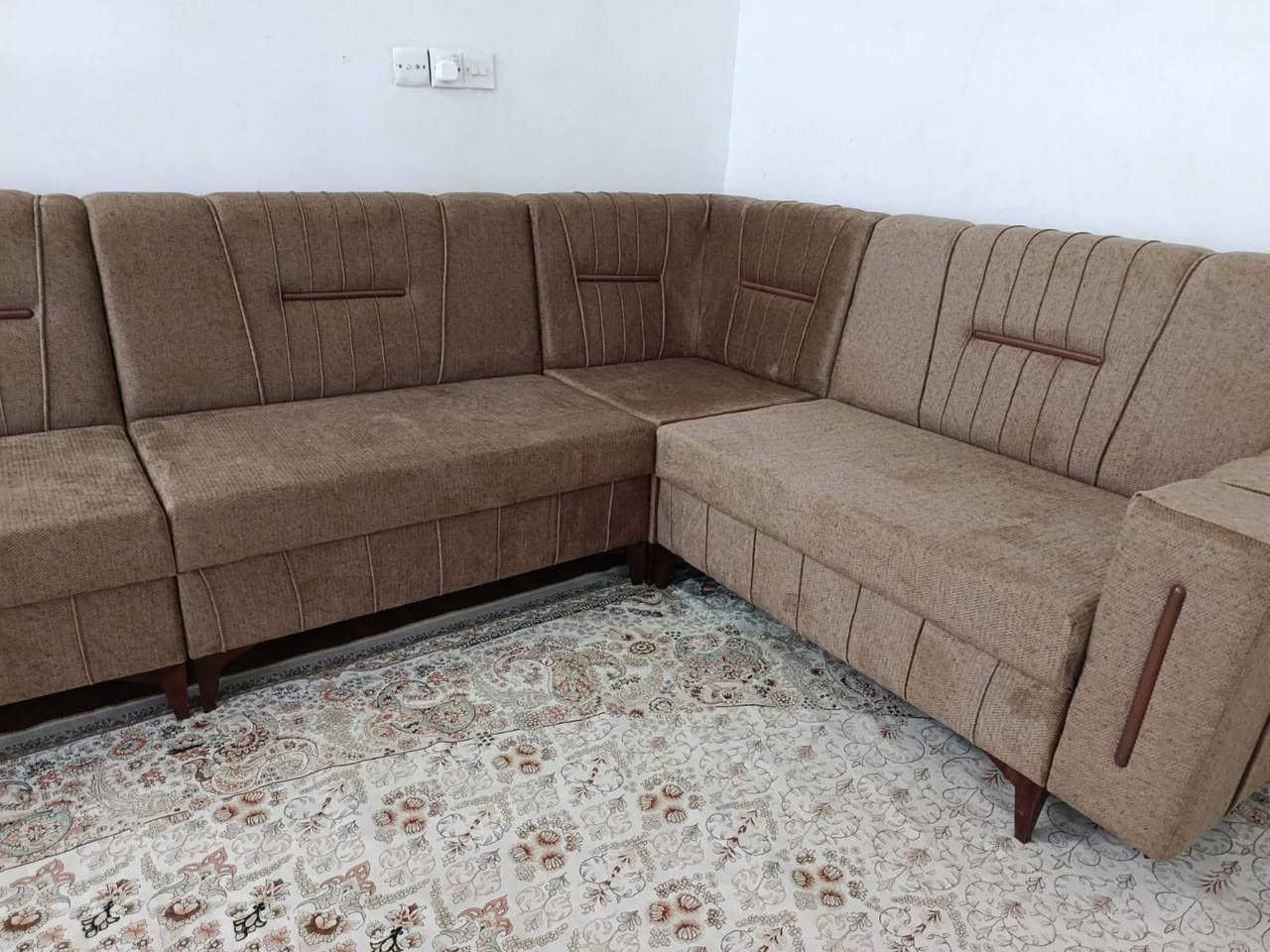 قەنەفە 10 نەفەری حەرف L نوێ بەشەرت هەولێر نرخی 280 هەزار ڕەقم ***********
