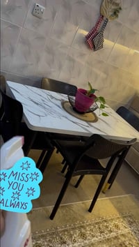 ميز طعام • ٤ كراسي • فاخر