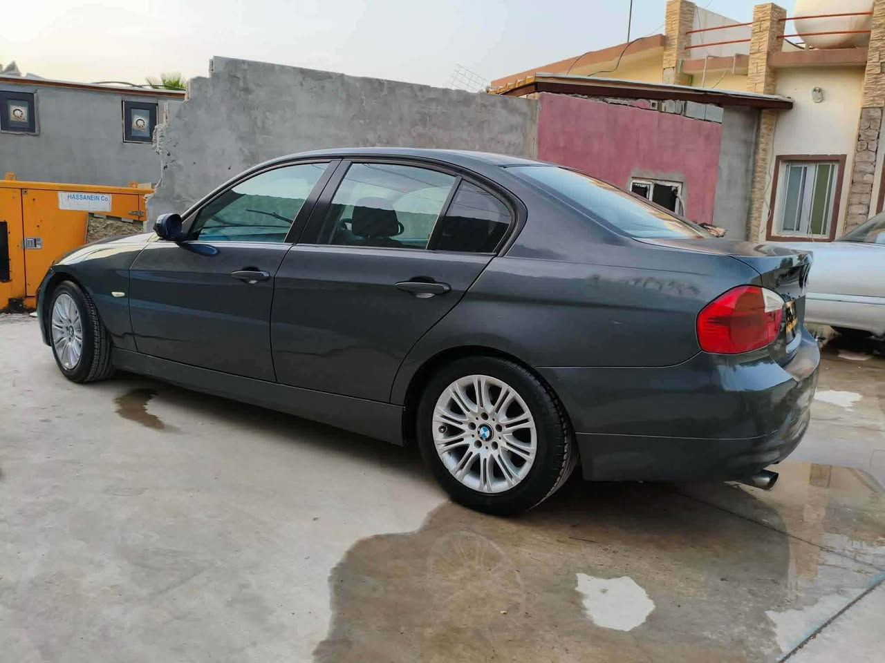 ئەوروپی سوکان عەکس BMW e90 مۆدێل 2005چوارپستۆنی بەنزین  شەش گێر.  بەسمە .  تەبریت کارەبای گێچ هەموی ئیش دەکات .   . بەنزین کەم دەخوات  سعری 35  و مەعمەلە گۆڕینەوەش دەکەم بەسایەرەیک بە دڵم بێت . تکایە ئەگەر مشتەری نیت نامە مەنێرە 
*********** دخان, السليمانية
