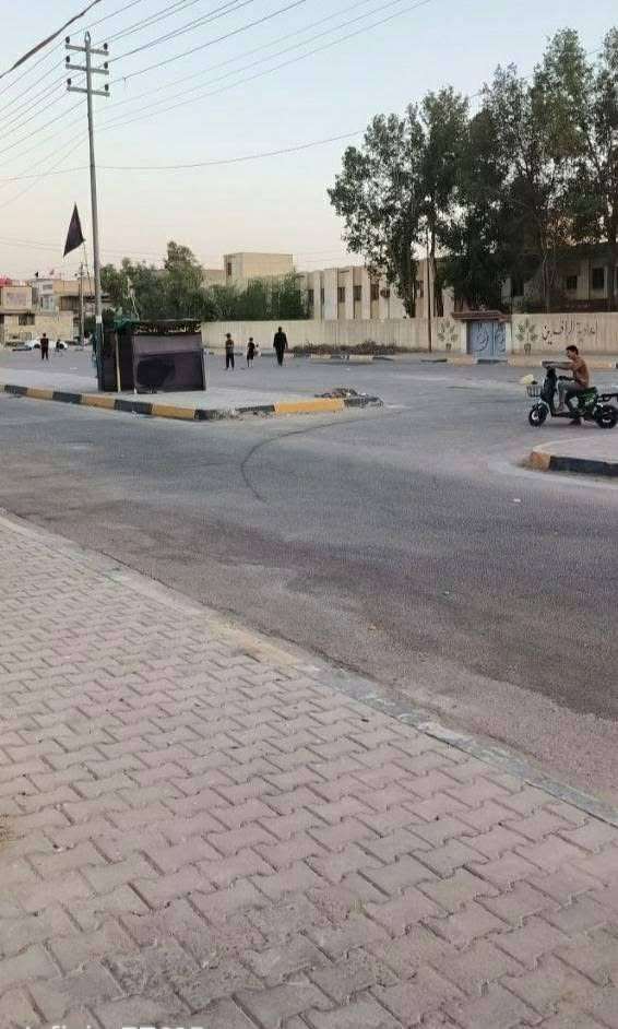 السلام عليكم 
عقار 75م طابو صرف موقع مميز حي الحر  شارع المستوصف مقابل اعدادية الرافدين على ساحة باسم صاحب العقار مباشر بناء قديم  يباع قطعة او سكن السعر وبقية التفاصيل التواصل على *********** اتصال او واتس اب فقط الشراي يتصل وتدلل
