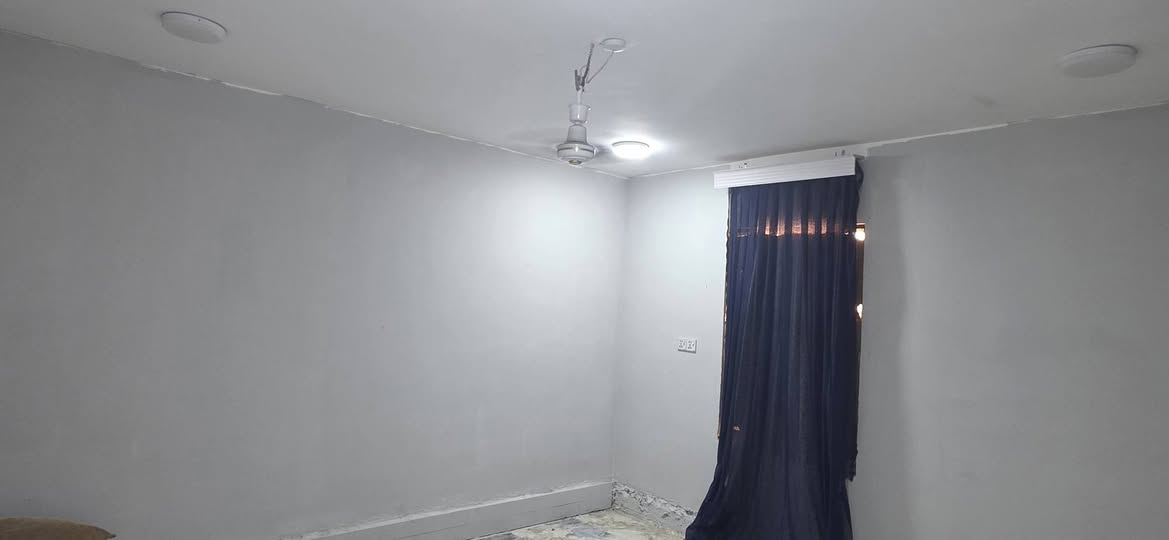 سلام عليكم
بيت للبيع مساحته ١٠٠ متر طابقين قريب جداً للشارع العام 

البناء مالته

غرفتين 

وصالتين 

ومطبخ +استقبال 

حمامات ٣ 

العنوان النجف شارع المطار باب الخروج ثاني فرع بعد باب الخروج البيت ركن 
***********

سعره ٥٥ وبي مجال قليل
