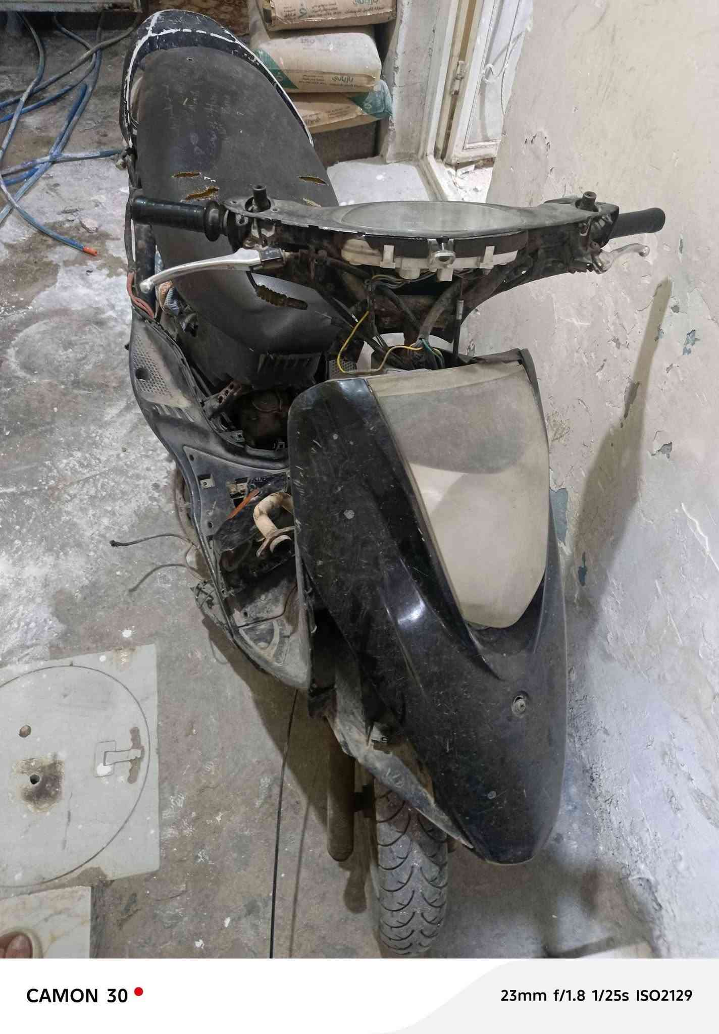 بريزات عدد ٣ ثنين يشتغلن وحده طافيه ابيع كوم حديد سعر 550 عنوان طالبيه ***********

نص مكتوب في الصور:
- CAMON 30 •
- 23mm f/1.8 1/25s ISO2129
- CAMON 30 • 23mm f/1.8 1/20s ISO3437