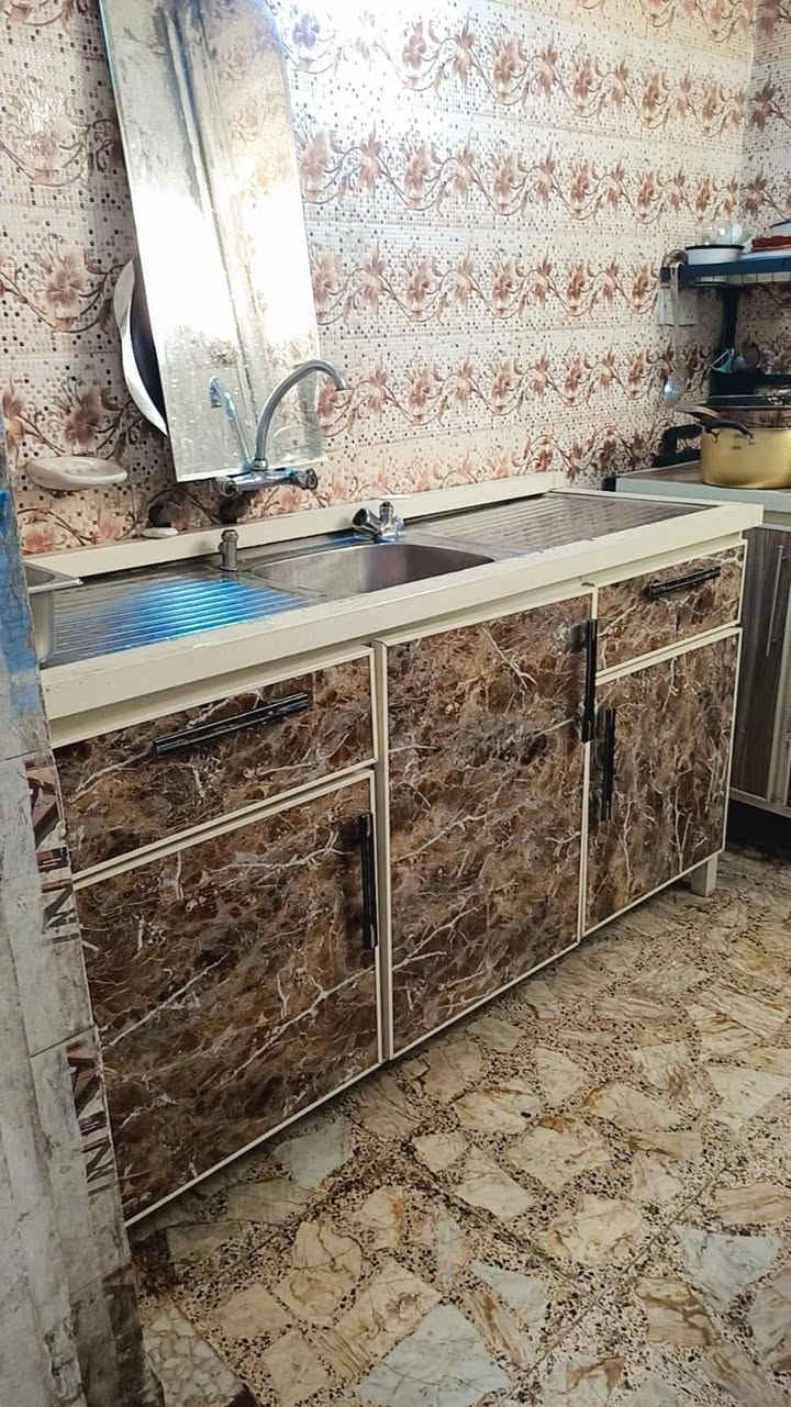كاونتر للبيع سعر 100 مكان الطالبيه قرب علوه زويني *********** واتساب
