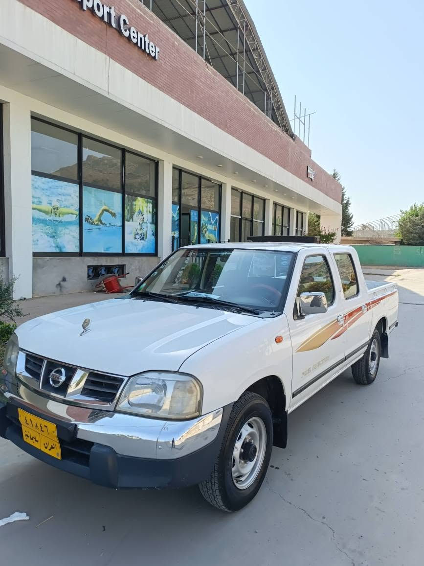 نیسان مۆدێل2008ێابانی
سعری خوار بازاڕ110گەڵا
بێ بۆێاخ کارتوساردی هە ێە دەبڵ گێچ چوارجام کارە بای
ناوسور چوارتاێەی تازە بۆ بەسراوە
سەنەوی تەواو بوە ژینگەی پێشوی دراوە
گێڕو مە کینە واکسل بە شەرت فیتر
تە قەوڕەقەو ساردوگەرمی بە شەرت
سەێارە کە مەسرە فی تێانیە 
هە مو گێانی بە زمان دە فرۆشم ماڵی دۆستە
ژم***********
***********شوێن سیدسادق السليمانية, العراق
