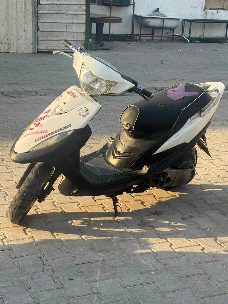 سلام عليكم عدلة شغاله نكره سلف بيها وياله اصلي و دبل خلفي وصالنصه رياضي دراجه نكره سلف يرادله نواعم ترتيب مكينه ناعمه مكاني بغداد جديده ب350قفل قفل قفل جوه هذا سعر بدينار لحد يراسلني ***********موجود واتساب

