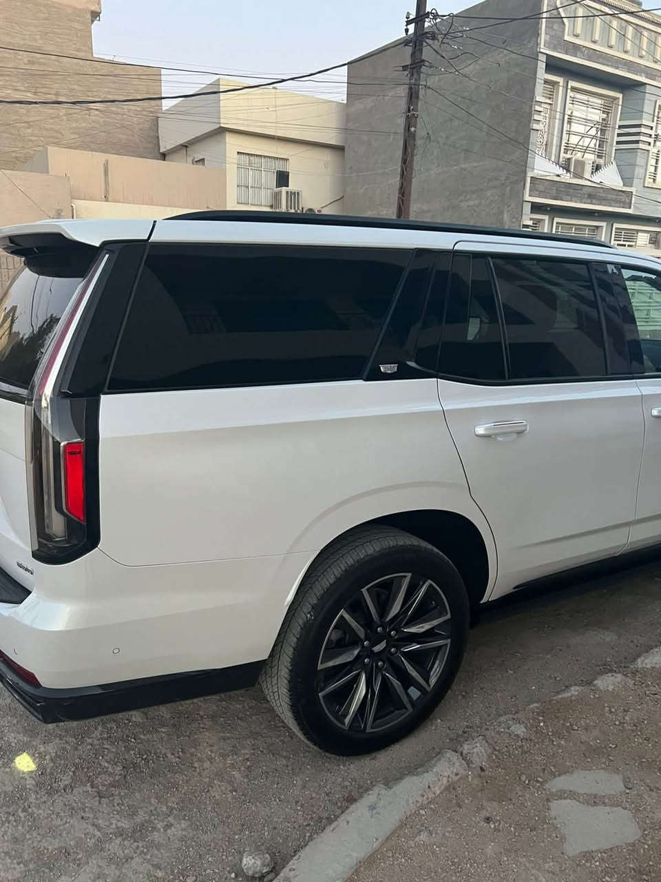 اسكاليد • ٢٠٢٣ • ابيض