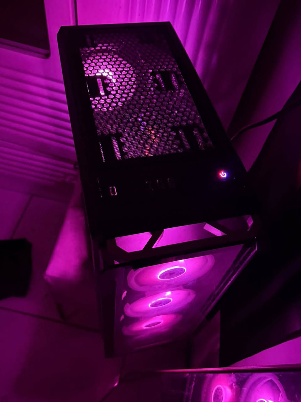 i5-10400 • GTX 1660 سوبر • 16 جيجا رام