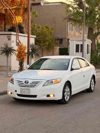 السلام عليكم  كامري موديل 2009 وارد امريكي  ماشيه152 الف حقيقي  تحكم س...