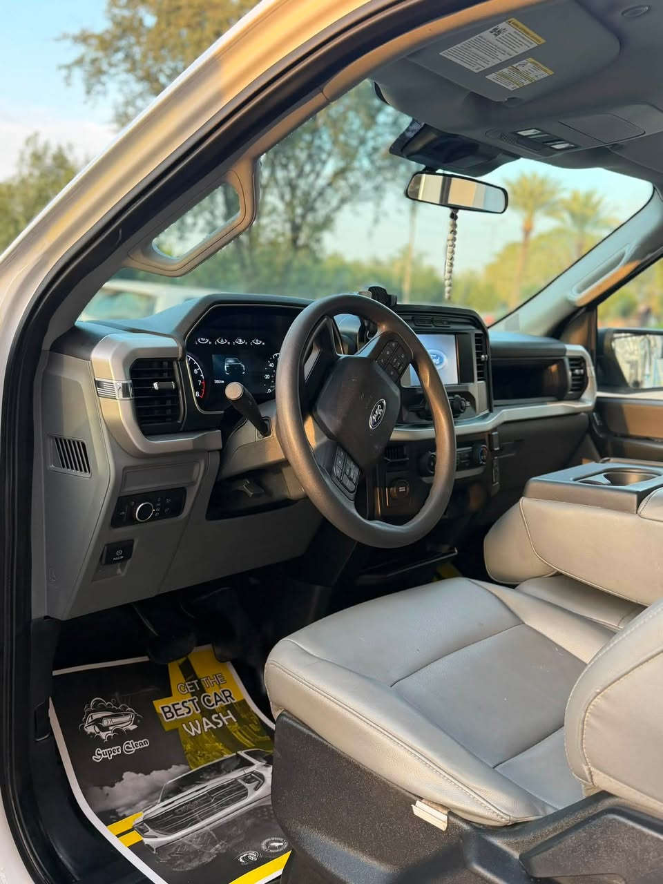 Ford f150 
موديل ٢٠٢٢ 
ماشية ٥٥ الف ميل 
رقم اربيل باسمي 
٦ سلندر 
محرك ٣٣٠٠ 
شاشة كبيرة 
حساس امامي 
حساس خلفي 
كامرة خلفية 
كشنات جلد 
مرايات جانبية هيتر 
كير تعليق 
ويل ١٧ 
تايرات بريجستون 
اوتو ستارت ستوب 
صبغ بنيد وجاملغ ايمن امامي وجاملغ ايمن خلفي 
السعر 17500 (175)ورقة 
للاستفسار والتفاصيل
***********
