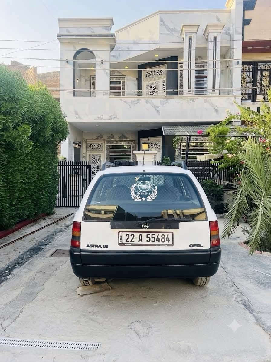 السلام عليكم
اوبل استرا F موديل 1993 ستيشن

مكينه 1.8L كابريته گير عادي 

السياره نضيفه جدا ما بيها  اي نقص بالگير والمحرك جميع الكهربائيات شغاله 

سنويه جديده وهزه جديده تحويل مباشر 

للاستفسار ***********
