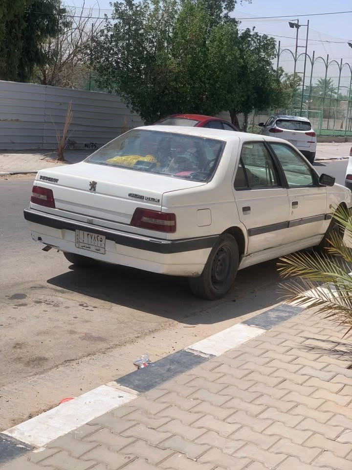 بيجو 405. موديل2010  السعر 33 ورقة رقم نجف باسمي تحويل ثاني يوم محرك نص عمر مال روحة و رجعة للبيت تبريد شغال ممتاز تايرات باتري جديد الشراي *********** اتصال فقط السيارة موجودة بالنجف الاشرف
