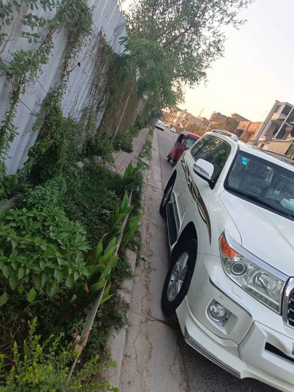 لاندكروزر موديل ٢٠١٣للبيع كفالة من الصبغ مكينه وكير بلاد جديده السياره بمعنى الكلمه للاستعلام الاتصال على الرقم ***********
