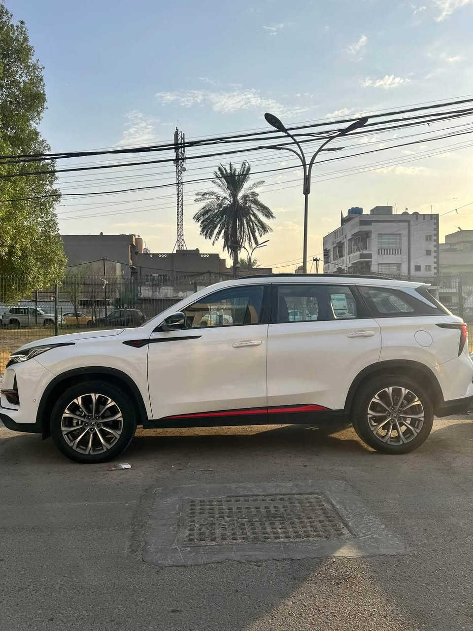 السلام عليكم 
للبيع
Changan CS75 Plus 2022

 رقم بغداد حرة او بالاقساط
 ماشيه 51000 الف كيلو
السيارة تحت ضمان البخيت و الشركة
محرك 2.0 Turbo ،ناقل الحركة  اوتوماتيكي
8 سرعات ايزن ياباني،مصابيح امامية و خلفية ليد،4 كاميرات و 12 حساس امامي و خلفي

مواصفات السيارة :

حمالات سقف،فتحة سقف بانورامية،صندوق خلفي كهربائي (620 لتر)،أنوار ضباب أمامية – هالوجين،كشافات ضباب خلفية،أربع مخارج للعادم،نظام تنبيه عن اقتراب سيارة من الخلف
شاشة معلومات وترفيه بقياس 12 بوصة وشاشة عدادات رقمية بنفس القياس، مع مكبرات صوت عددها 8 سماعات ومكيف هواء متعدد المناطق ومنافذ USB وتدعم المقاعد الأمامية ميزة التهوية. بجانب 6 وسائد هوائية مع عجلة القيادة
أنماط قيادة (عادي – اقتصادي – رياضي- مخصص)
تحكم بوضعية المقود (يدوي)
التحكم بوضعية كرسي السائق بستة اتجاهات
التحكم بوضعية كرسي الراكب بأربعة اتجاهات
ذاكرة مقعد السائق عدد ٣ 
عرض محتوى الجوال على الشاشة
مثبت سرعة تفاعلي
ونظام مراقبة النقط العمياء وكاميرا بزاوية 360 درجة وشاشة قفل مركزي ونظام الدخول والتشغيل بدون مفتاح ونظام مراقبة النقاط العمياء ونظام تحذير التصادم الأمامي والخلفي ونظام الحفاظ على المسار وتنبيه الخروج عن المسار ونظام الإضاءة الذكي.
مثبت سرعة متكيف رادار ACC
ثبات الكتروني 
نظام السياره ذكي 
عنده القفل يغلق الابواب والزجاج  و البانوراما تلقائي 
فرامل طوارئ ذاتية AEB
مانع انزلاق TCS
مساعد صعود المرتفعات HHC
مساعد نزول المنحدرات HDC
تحذير الاصطدام الأمامي FCW 
حساسات أمامية و رادار امامي
حساسات خلفية و رادار خلفي
التشغيل بضغطة زر
التشغيل عن بعد
مراقبة ضغط الاطارات TPMS
كشف المنطقة العمياء BSD
تحذير مغادرة المسار LDWS
البقاء في المسار LKAS
بريك الكتروني EPB
أوتو بارك APA
توقف مؤقت أوتو هولد
تخم اطارات جديد قبل شهر والسيارة تحت الضمان لشركة شانجان والبخيت 
تمت الادامة كاملة لزيت المحرك وهايدروليك الكير وكل السيارة كاملة الادامة كما واضح بالتقرير المرفق
باقي 10 اقساط ( 8000000 ) للمصرف تحب تدفع كامل السعر واني اسدد المصرف وتتحول السيارة الك مباشرة من الشركة او تكمل اقساط بدالي وتتنزل من السعر 28000000 دينار

رقم الهاتف : *********** واتس اب فقط
