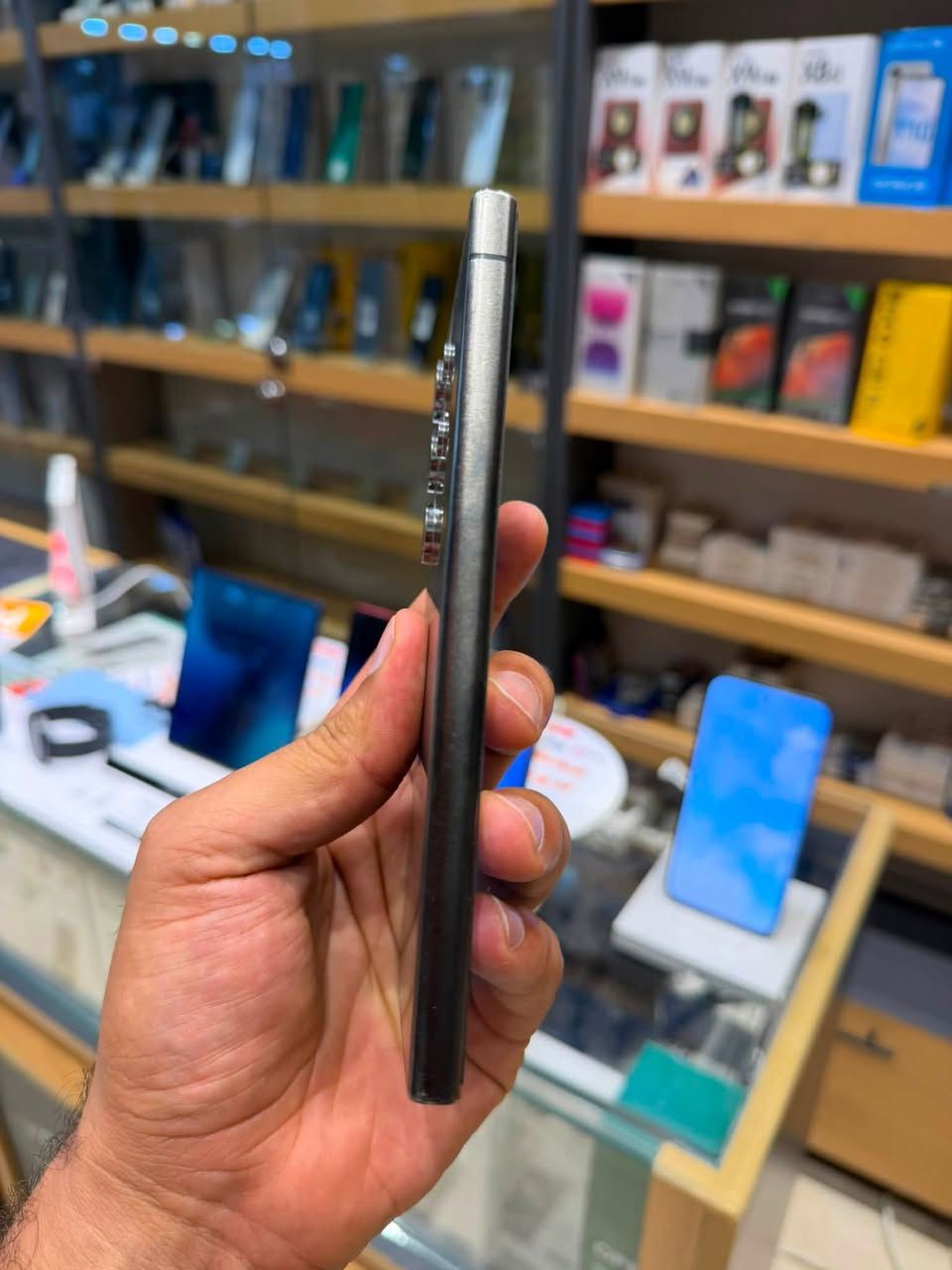 Samsung s24ultra
ذاكرة 512 وكالة عين الفهد 
مثل مابين بالصورة وضعية الجهاز 
***********
بغداد الدورة
