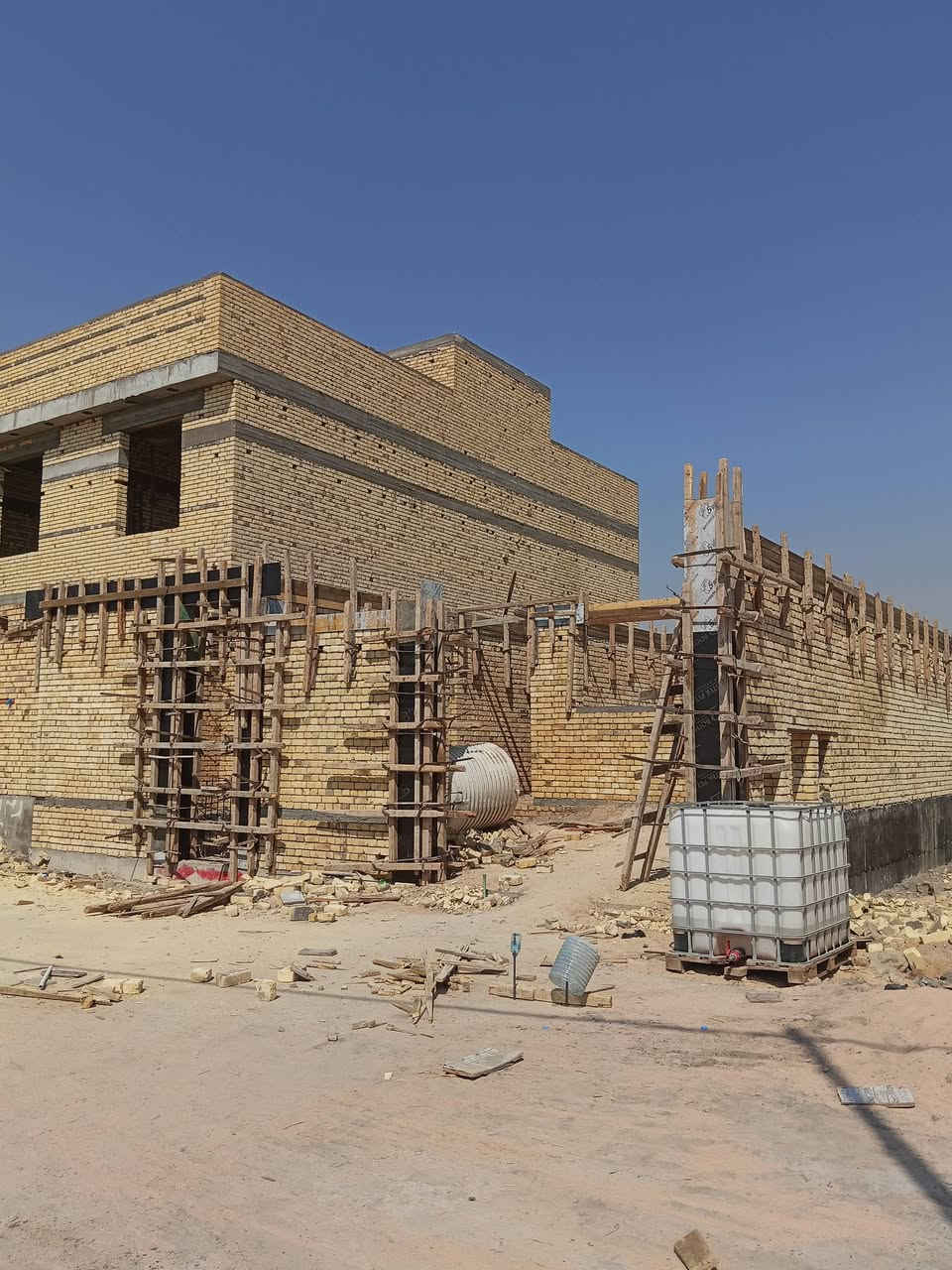 تم بفضل الله تعالى وبركاته صب رباط نص مساحته 200 متر في مقاطعه 56  والتوفيق للجميع ان شاء الله اخوكم احمد النجار لجميع اعمال النجاره والتسليح والصب ***********
