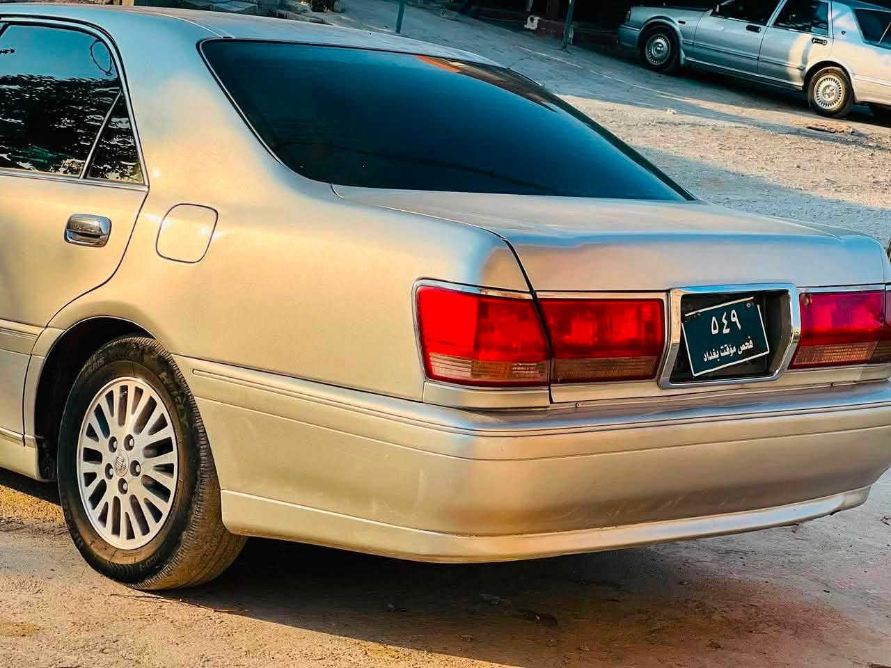 مەلیکەی 2001
(بڕاوەیەکۆدی بۆکراوە)    
D4بجوک 
سلفەر گێڕومەکینەی بێ عەیب 
بەس تەبرید ئیش ناکا 
تەقەوڕەقەی نیە 
سعری (٣٤)گەلاو کەمێ مەعامەلە 
تۆزێک کاڵ بونەوەی هەیە بە پۆڵیشێک لائەجێ
***********
