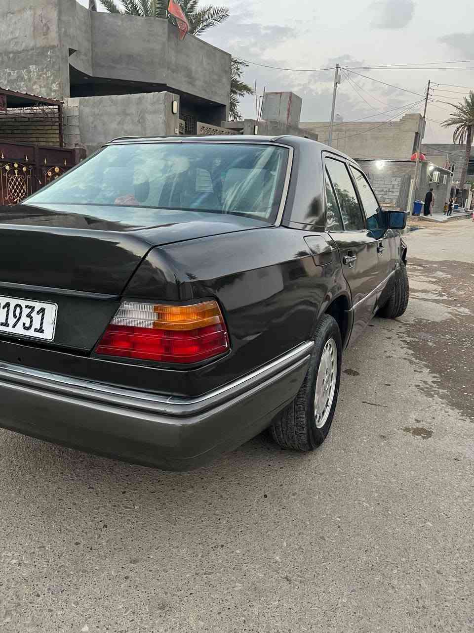مرسدس دبه 
موديل 92
كير محرك بطه 
تبريد تدفئه شغاله 
رقم انكليزي مشروع وطني 
سعر 62 وبيها مجال 
تواصل ***********

