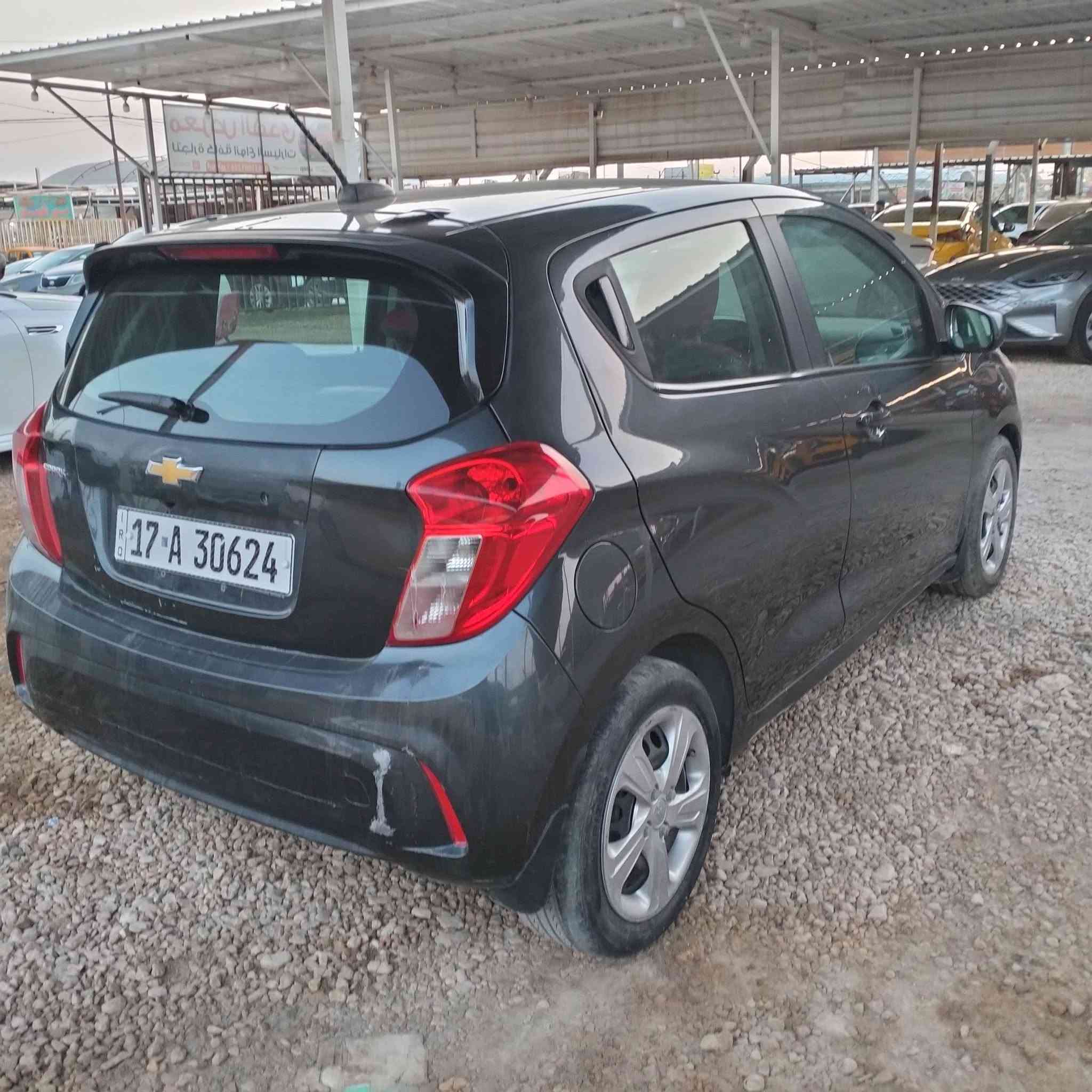 السلام عليكم سبارك موديل 2018وارد امريكي ماشيه 49 ميل حادثها الجاملغ الامامي الايسر والباب بدون داخل السعر57 وبيها مجال قليل للشراي تبريد ثلج تخم تاير جديد حداديه جديده السياره نظيفه وجاهزه من كلشي للاتصال ***********
