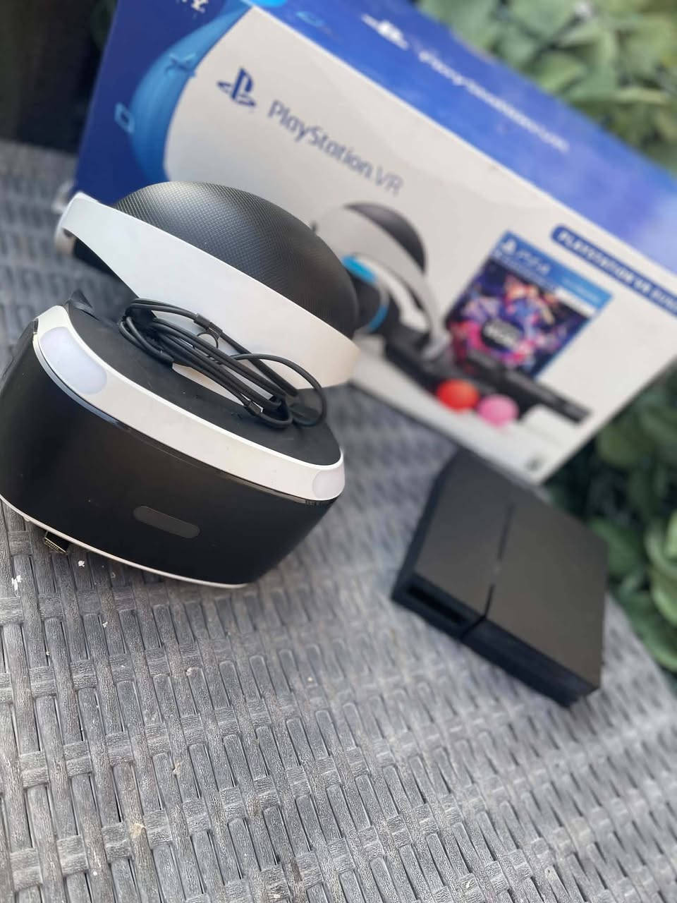 🔥 عرض للبيع: حزمة نظارة الواقع الافتراضي PlayStation VR كاملة بحالة ممتازة! 🔥
​عيش تجربة ألعاب الـ VR الحقيقية مع هذه الحزمة المتكاملة والجاهزة للاستخدام مباشرةً.
​محتويات الحزمة:
​نظارة PlayStation VR (الجيل الأول) بنظافة ممتازة.
​وحدة المعالجة (Processor Unit) مع كامل الوايرات والملحقات.
​عدد 2 يد تحكم الحركة (PS Move Controllers) الأصليين.
​قرص لعبة PlayStation VR Worlds الأصلية لتجربة عالم الواقع الافتراضي فوراً.
​الكرتون الأصلي الخاص بالنظارة والحزمة كاملة.
​الحالة: مستعملة بنظافة عالية جداً وكل الملحقات شغالة وبدون أي مشاكل
.
​السعر: [130قفل]
.
المكان: [بغداد الغزاليه]
.
للتواصل : [***********]
