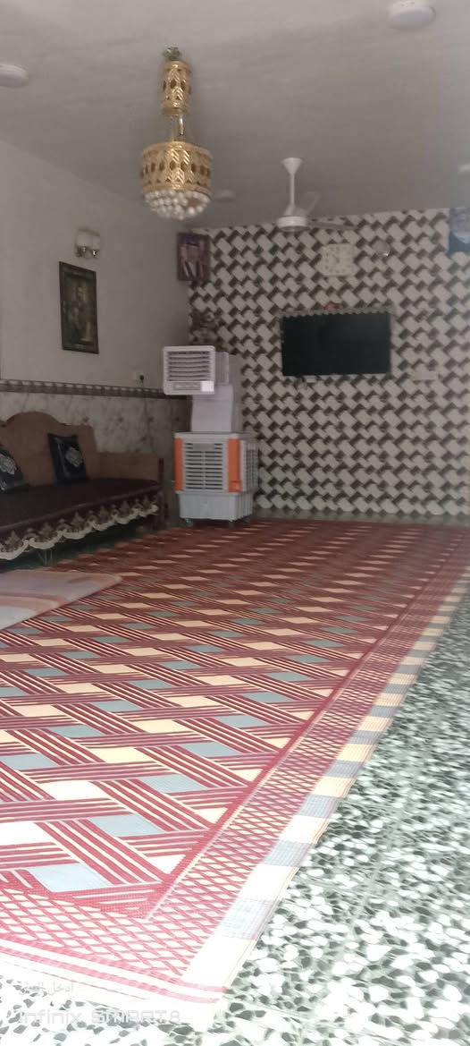سلام عليكم بيت للبيع عنوان العبيدي الرئاسه بضهر الملعب مساحة 300 بيت كامل كاشي سيراميك خدمات تبليط صاله عشر أمتار  ستقبال عشرة واجهة 7امتار نزال 30 جنس الأرض واقع حال مقابيل الطابو  غرفتين نوم ستقبال صاله صحيات منور حديقه عوزه فقط ستاره وبيتونه  سعر 75 بي مجال ***********
