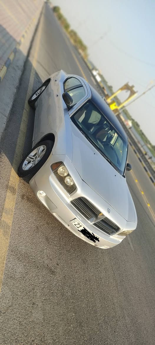 جارجر 2008 للبيع
مكينة 3500 
مبدلها قبل شهرين مال كصة
كير جديد مبدل 
منظومة تبريد كامله مبدلها 
هزة جديدة سيارة باسمي رقم سليمانية
تخم تاير جديد وباتري جديد 
سيارة كلشي مبدل بيها جديد وعليها ادامة كاملة
بيها جاملغ وبنيد وشوية من الجاملغ الخلفي 
غرفتها نظيفة 
مكاني كوت 
***********
