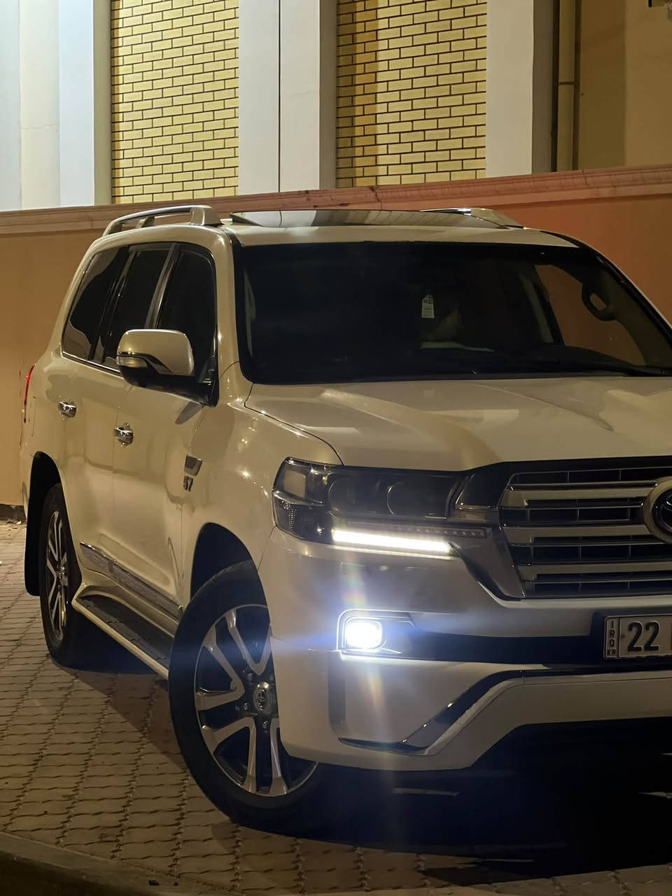 البيع لاندكروز 2017 VXR5.7 كفالة عامة ترهم مراوس 

    مقاعد جلد
* مقاعد أمامية كهربائية
* ذاكرة للمقعد في بعض المواصفات
* تبريد وتسخين المقاعد
* ثلاجة داخلية
* مكيف أوتوماتيكي/تحكم بالمناخ
* شاشة ونظام ملاحة
* Bluetooth
* USB
* نظام صوتي فاخر
* شاشات ترفيه خلفية في بعض النسخ
* مثبت سرعة
* تشغيل بصمة/زر
* تحكم بالمقود
* * رادار أمامي Dynamic Radar Cruise Control
* نظام ما قبل التصادم PCS
* تنبيه مغادرة المسار LDA
* مراقبة النقطة العمياء BSM/BSD
* تنبيه حركة المرور الخلفية * ABS
لاستفسار/***********
مكان سيارة البصرة
