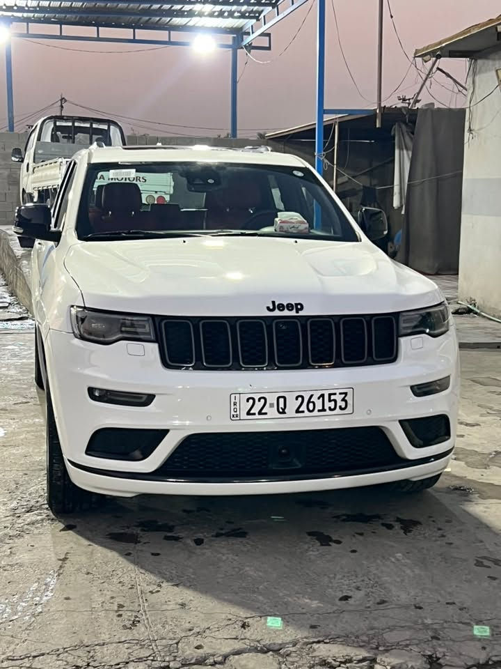 السلام عليكم 
Jeep s 
جيب اس موديل 22 وكالة هارلم مكفولة كفالة عامه 
رقم اربيل ب اسمي هزه وسنوية جديدة 
ماشية 22 السيارة على وضع الشركة 
فول مواصفات معروفة ال اس 
مكانها بغداد الدورة *********** 
السعر 38 الف وبي مجال بسيط
