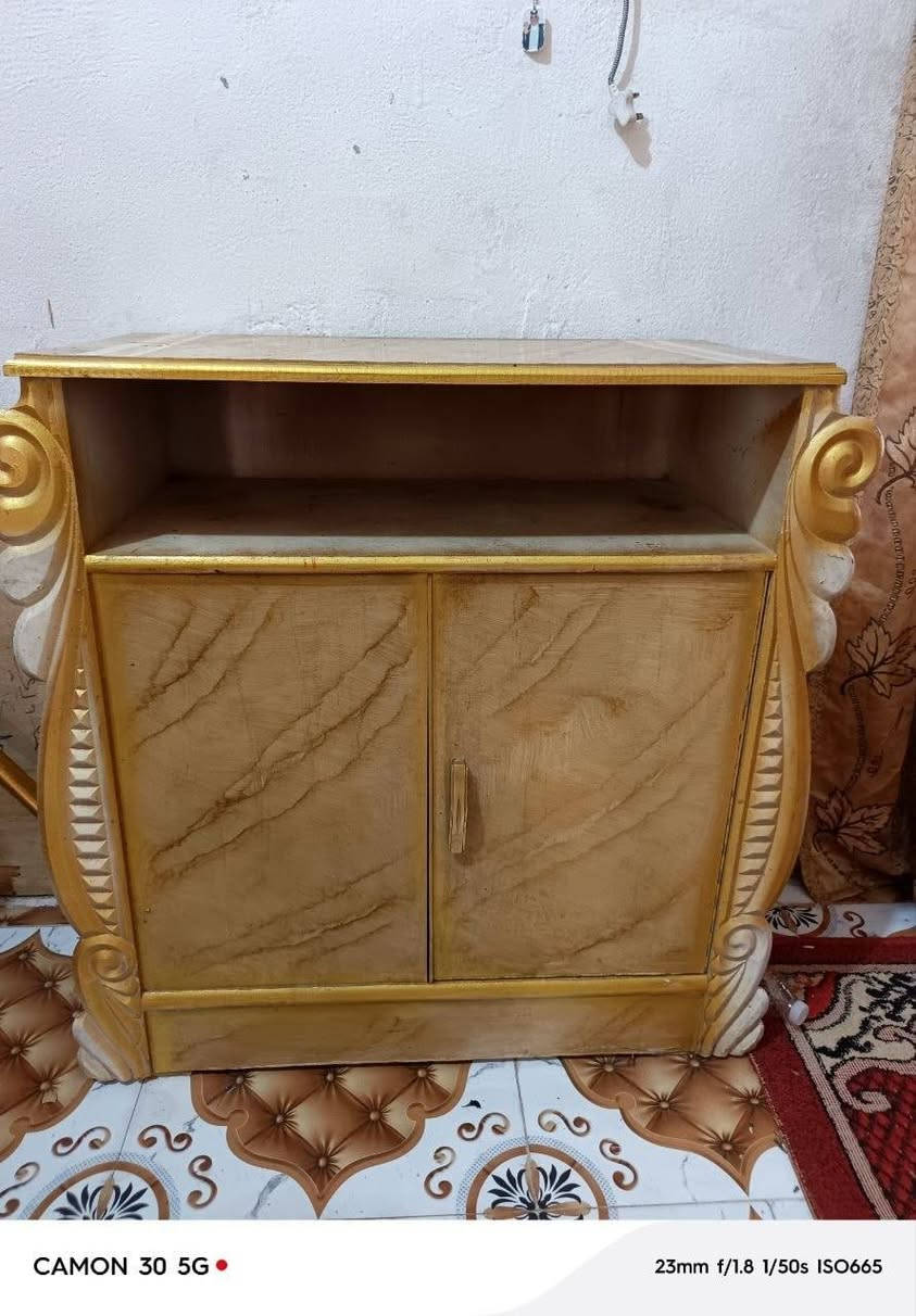 سلام عليكم غرفه للبيع ب700 وبيها مجال للشراي الكنتور وياه ملحقات بعد ***********
