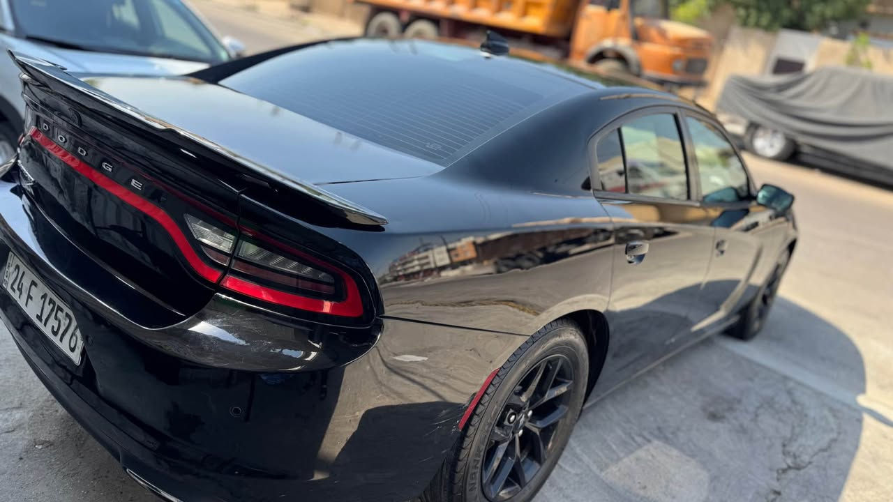 Dodge Charger

Sxt plus 2018
مواصفاته مال بلاص 
- كشنات جلد تدفئة تبريد و كهرباء الاماميات والكشنات الخلفية تدفئة 
-نقطة عمياء 
-فتحة سقف 
-حادثهه طابة كلين و  هنا صار بيهه بابين والجاملغ امامي جهة اليمنة مبدل بلادي نفس اللون وبيهه بارد شي بسيط بالصندوق 
-السيارة بدون صبغ حاليا 
بدون لغد ولا شواصي ولا دواخل ولا ايرباك 
-ماشية  102mi 
-لايتات زارعلهه عدسات ليد وليزر  وبيهن ضمان 
- مبدلهه فريز جديد 
-دسكات وتايرات جدد
صدر جديد مصفره كله المعنى ماتصرف عليهه شي  
- سنوية وهزة جاهزات
 
السعر : 19000 وبيهه مجال
 
*********** بغداد, العراق
