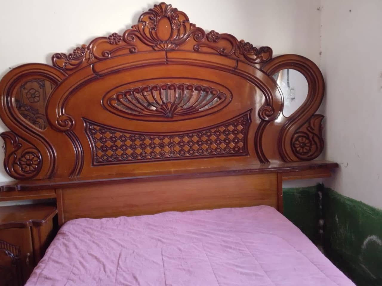 سلام عليكم غرفه اخشاب عراقيه للبيع سعر 700 
مامتواجد ع لفيس اتصل بيك غير تدلل ***********
