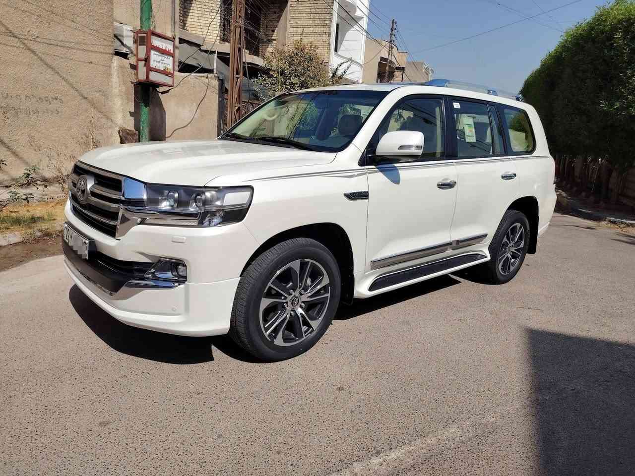 G. X. R      .. 2016..
                       .. SAS.. 
لاند كروس.. جكسر..  ساز..
كفاله عامه لا صبغ لا تبديل لا تعديل لافتح حتى الدعاميات..
خليجي فووول موصفات.. 
معرفه الساز.. 
فتحه.. سلايد.. 
بصمه.. 2 وحده مستخدمه.. 
مري شفط وقلاب عل البك.. 
البجم لد وزنون بلاد.. 
الكراسي كهرباء.. جلد بيج.. 
الكشنات تبريد تدفئه.. 
دواخل صاج بلاد.. 
ويل كب..
3 شاشات... 
شاشه چبيره.. وكامره..
حساس امامي خلفي بلاد.. 
ماشيه 115..
محرك 6 سلندر.. 4000..
تبريد 3 قطع ثلج.. 
عدته بل الصندوك.. 
سبير على شدة الشركه منازل.. 
السياره عدله وصافيه وكلش معتني بيه.. 
محرك كير تبريد برغي مفاتح بيه 
رقم اربيل.. كله مجدد بهاي السنه كبل تحول محاجه اي شي.. 
السياره جاهزه وجديده بعمنه الكلمه... 
السعر... 435... رجآ بدون كسران اكو جديد واكو مهجوم
الشراي يتصل وبل الخدمه 
مكاني بغداد الكرخ حي الاعلام قرب السيديه... 
.. ***********.. اي استفسار فقط اتصال..
