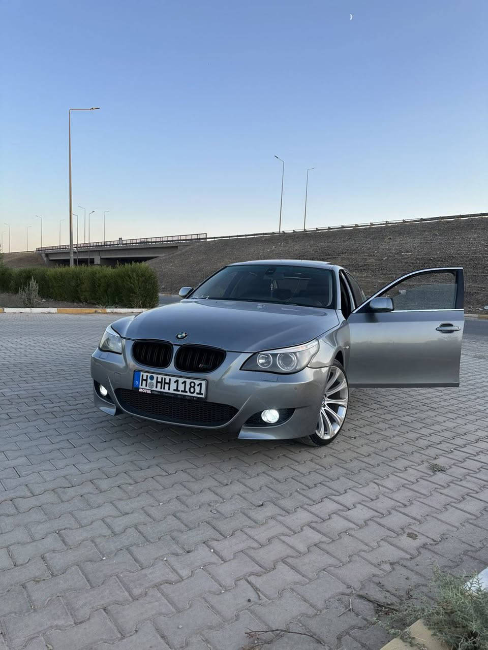 Bmw جاوبرو موديل 2005 بيليدان موسو براوه گير مه كينه كاره باي هه موي به شه رت فول فول قه پات مواصفات مه كينه 530 نوزل كورت ته بريد له سه ر سويج سيلايت كوشن جلد كوشن خه زن كاره باي مه ساج سياحي مه نه فيست عسلي هه موي به شه رت جار تاو ويلي لوك لوكي له سه ره فول مواصفات ناتوانم باسي هه موي بكه م 
سعر 83 معامله ژم *********** هه ولير خه بات أربيل, العراق
