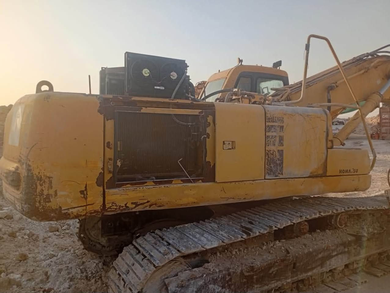 حفارات كوماتسو عدد 2 موديل 2001-2002 الحجم 340 حجري  معا النقارات مجهزات تجهيز كامل محرك مضخة جديدات الموقع السماوه 
رقم الهاتف:***********
