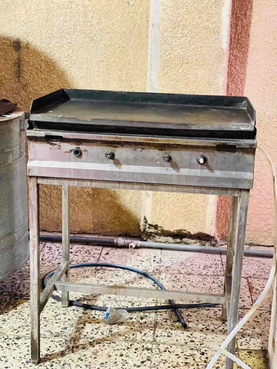 اغراض لبيع  وياها مثرامه عدد ٢
جناكيل مال لحم عدد ٢ 
كلهن اخذهن ب١٠٠الف عنواني فلوججه شارع ثرثار
‎***********
